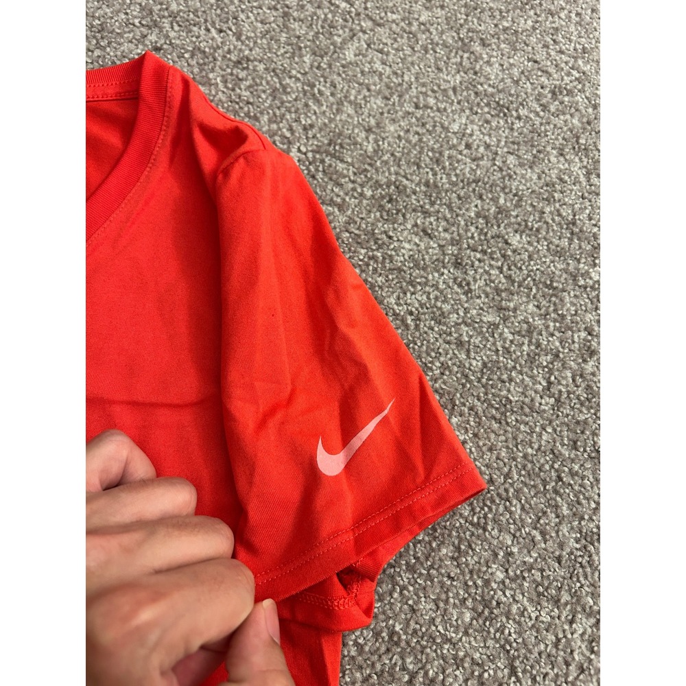 Nike Dri-FIT Graphic V-Neck Tee Womens Medium Red Excellent Short Sleeve Shirt - Picture 3 of 6